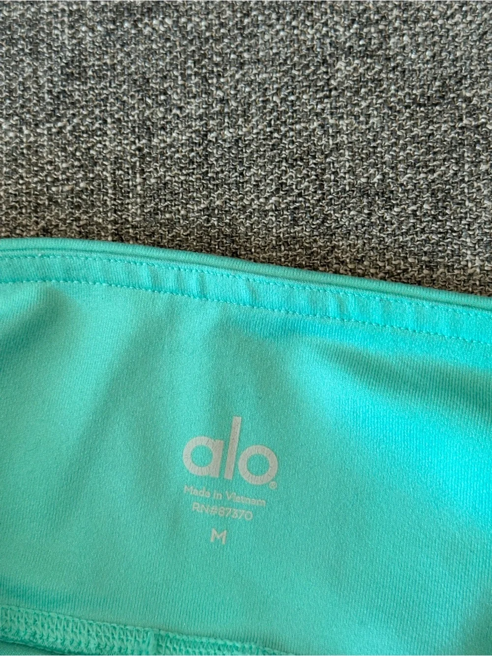 ALO Yoga Crop Aqua Leggings Medium
